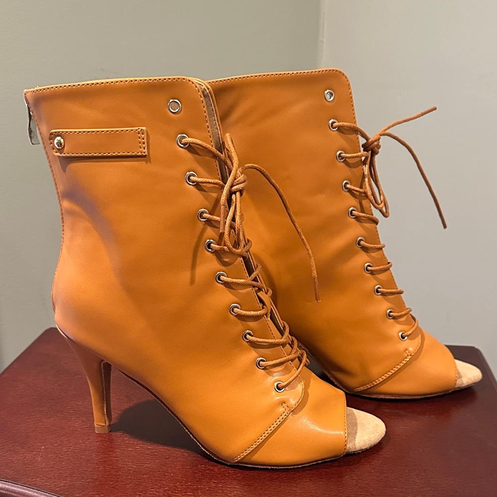 Dance/Salsa Shoes- Stylish light leather Lace-Up Heeled Boots